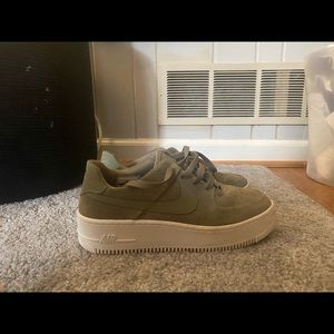 NIKE AIR FORCE ARMY GREEN